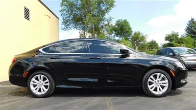 2015 Chrysler 200 Limited   - Photo 7 - Elgin, IL 60120