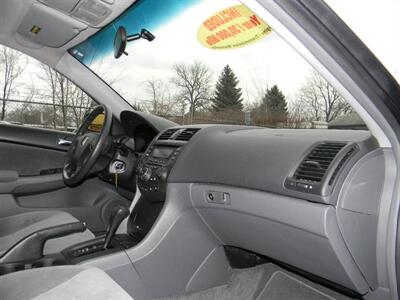 2005 Honda Accord LX   - Photo 16 - Elgin, IL 60120