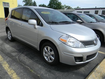 2012 Nissan Versa 1.8 SL   - Photo 1 - Elgin, IL 60120