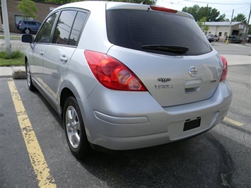 2012 Nissan Versa 1.8 SL   - Photo 3 - Elgin, IL 60120