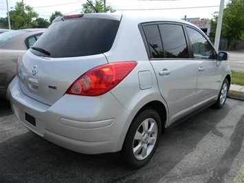 2012 Nissan Versa 1.8 SL   - Photo 4 - Elgin, IL 60120