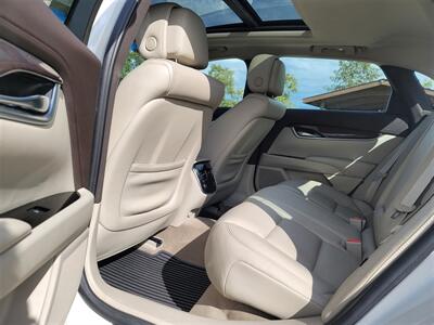 2014 Cadillac XTS Luxury Collection   - Photo 11 - Elgin, IL 60120
