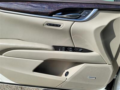 2014 Cadillac XTS Luxury Collection   - Photo 10 - Elgin, IL 60120