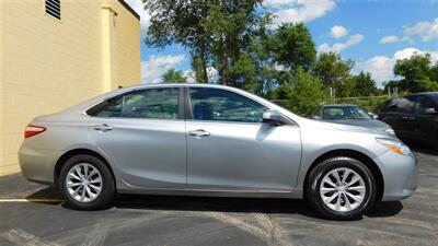 2015 Toyota Camry LE   - Photo 4 - Elgin, IL 60120