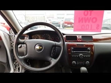 2010 Chevrolet Impala LTZ   - Photo 10 - Elgin, IL 60120