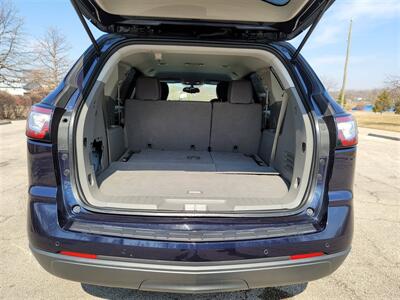 2015 Chevrolet Traverse LT   - Photo 13 - Elgin, IL 60120