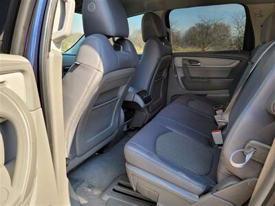 2015 Chevrolet Traverse LT   - Photo 11 - Elgin, IL 60120