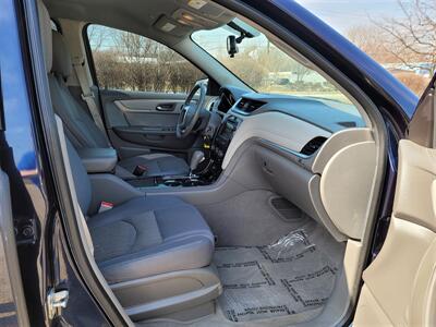 2015 Chevrolet Traverse LT   - Photo 15 - Elgin, IL 60120