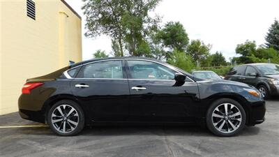 2016 Nissan Altima 2.5 SR   - Photo 4 - Elgin, IL 60120