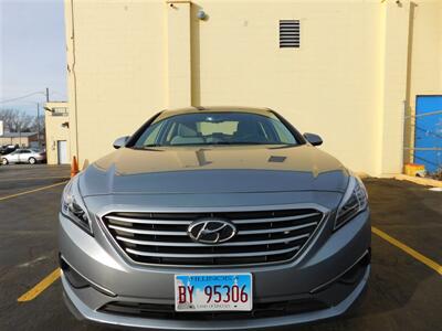 2017 Hyundai Sonata   - Photo 2 - Elgin, IL 60120