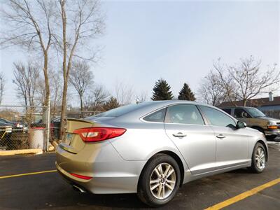 2017 Hyundai Sonata   - Photo 5 - Elgin, IL 60120