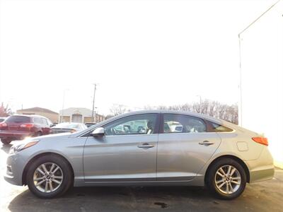 2017 Hyundai Sonata   - Photo 8 - Elgin, IL 60120