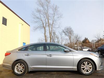 2017 Hyundai Sonata   - Photo 4 - Elgin, IL 60120