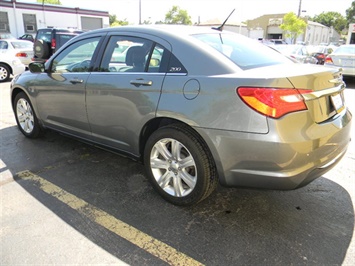 2012 Chrysler 200 Touring   - Photo 6 - Elgin, IL 60120