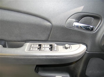 2012 Chrysler 200 Touring   - Photo 13 - Elgin, IL 60120