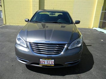 2012 Chrysler 200 Touring   - Photo 2 - Elgin, IL 60120