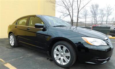 2013 Chrysler 200 Touring   - Photo 3 - Elgin, IL 60120