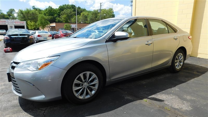 2015 Toyota Camry LE - Photo 1 - Elgin, IL 60120
