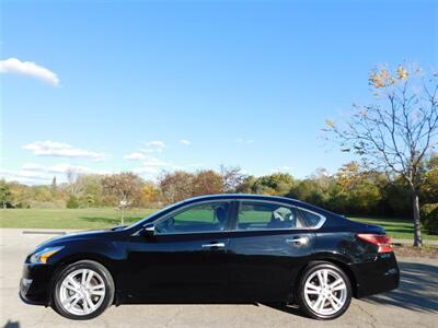 2013 Nissan Altima 3.5 SL   - Photo 1 - Elgin, IL 60120