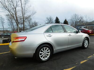 2010 Toyota Camry XLE   - Photo 5 - Elgin, IL 60120