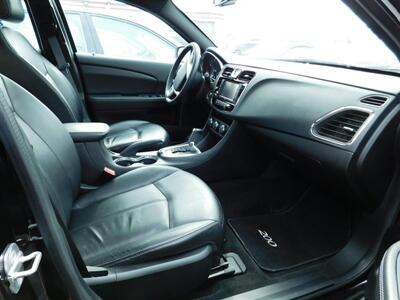 2012 Chrysler 200 Limited   - Photo 12 - Elgin, IL 60120