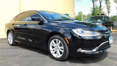 2015 Chrysler 200 Limited   - Photo 3 - Elgin, IL 60120