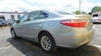 2015 Toyota Camry LE   - Photo 7 - Elgin, IL 60120