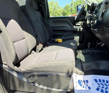 2018 Chevrolet Silverado 3500 Reg Cab W/T 4x4 DRW - Photo 22 - Finksburg, MD 21048