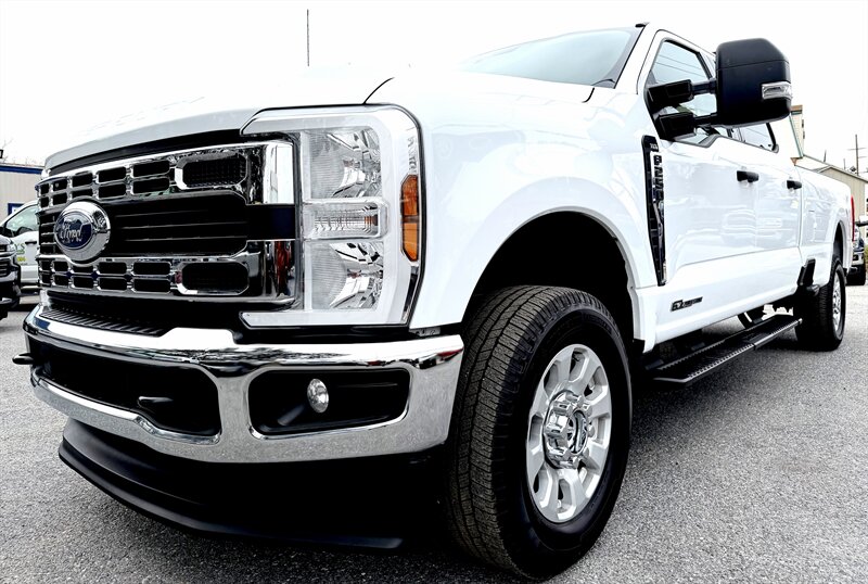 2024 Ford F-250 XLT photo 2