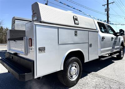2019 Ford F-250  Crew Cab UTILITY BED 4X4 - Photo 3 - Finksburg, MD 21048