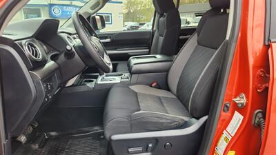 2017 Toyota Tundra  Crew Cab SR5 4X4 - Photo 14 - Finksburg, MD 21048