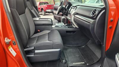 2017 Toyota Tundra  Crew Cab SR5 4X4 - Photo 12 - Finksburg, MD 21048