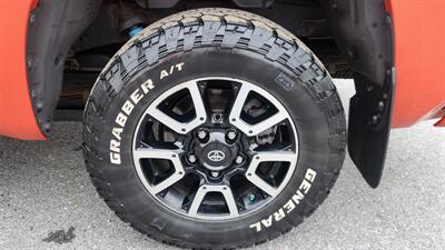 2017 Toyota Tundra  Crew Cab SR5 4X4 - Photo 32 - Finksburg, MD 21048