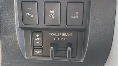 2017 Toyota Tundra SR5  Crew Cab SR5 4X4 - Photo 24 - Finksburg, MD 21048