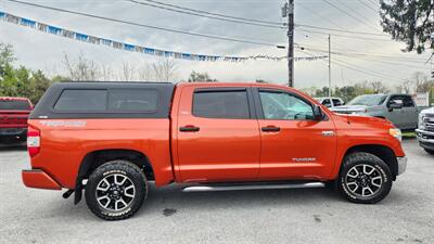 2017 Toyota Tundra  Crew Cab SR5 4X4 - Photo 9 - Finksburg, MD 21048