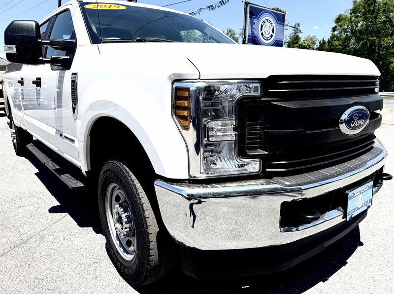 2019 Ford F-350  Crew Cab XL 4X4 - Photo 1 - Finksburg, MD 21048
