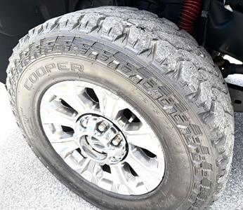 2017 Ford F-350  Crew Cab LARIAT 4X4 - Photo 23 - Finksburg, MD 21048