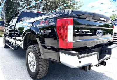 2017 Ford F-350  Crew Cab LARIAT 4X4 - Photo 8 - Finksburg, MD 21048