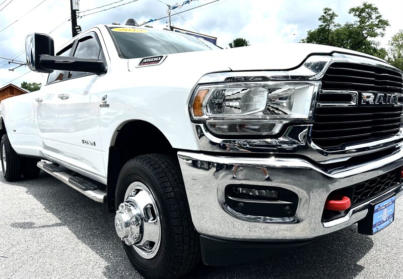 2019 RAM 3500 Big Horn Crew Cab Big Horn 4X4 DRW - Photo 1 - Finksburg, MD 21048