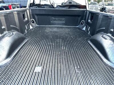 2017 Ford F-350 Lariat  Crew Cab Lariat 4X4 - Photo 10 - Finksburg, MD 21048