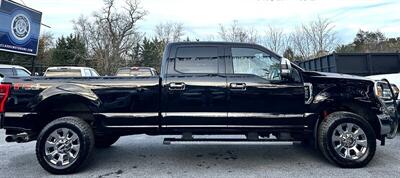 2017 Ford F-350 Lariat  Crew Cab Lariat 4X4 - Photo 4 - Finksburg, MD 21048