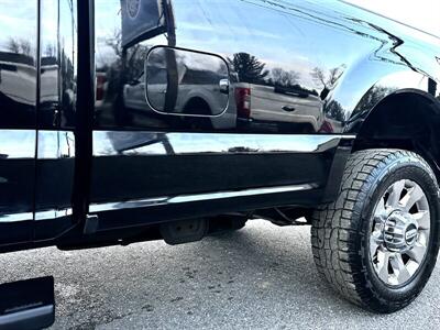 2017 Ford F-350 Lariat  Crew Cab Lariat 4X4 - Photo 12 - Finksburg, MD 21048