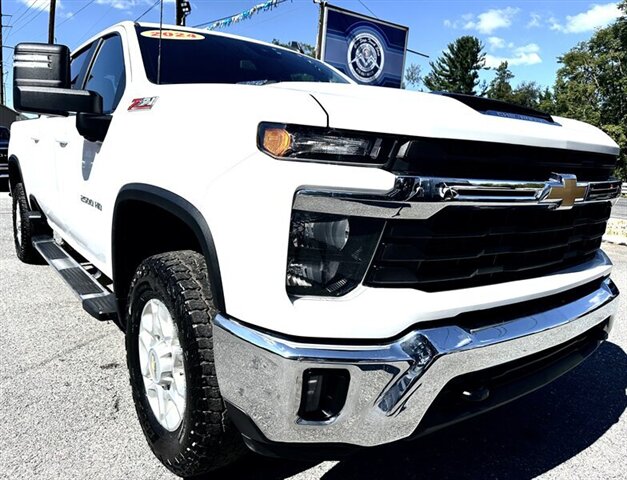 2024 Chevrolet Silverado 2500 LT Crew Cab LT 4X4 - Photo 1 - Finksburg, MD 21048