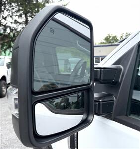 2017 Ford F-250 Crew Cab XLT 4X4 - Photo 29 - Finksburg, MD 21048
