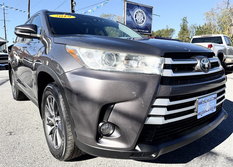 2019 Toyota Highlander  XLE AWD - Photo 1 - Finksburg, MD 21048