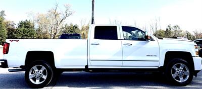 2018 Chevrolet Silverado 2500  Crew Cab LT 4X4 - Photo 4 - Finksburg, MD 21048