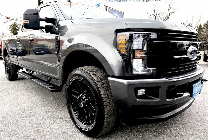 2019 Ford F-350  Crew Cab LARIAT 4X4 - Photo 1 - Finksburg, MD 21048