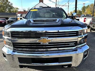 2017 Chevrolet Silverado 2500 LTZ  Crew Cab LTZ 4X4 - Photo 6 - Finksburg, MD 21048