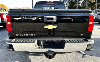 2017 Chevrolet Silverado 2500 LTZ  Crew Cab LTZ 4X4 - Photo 8 - Finksburg, MD 21048