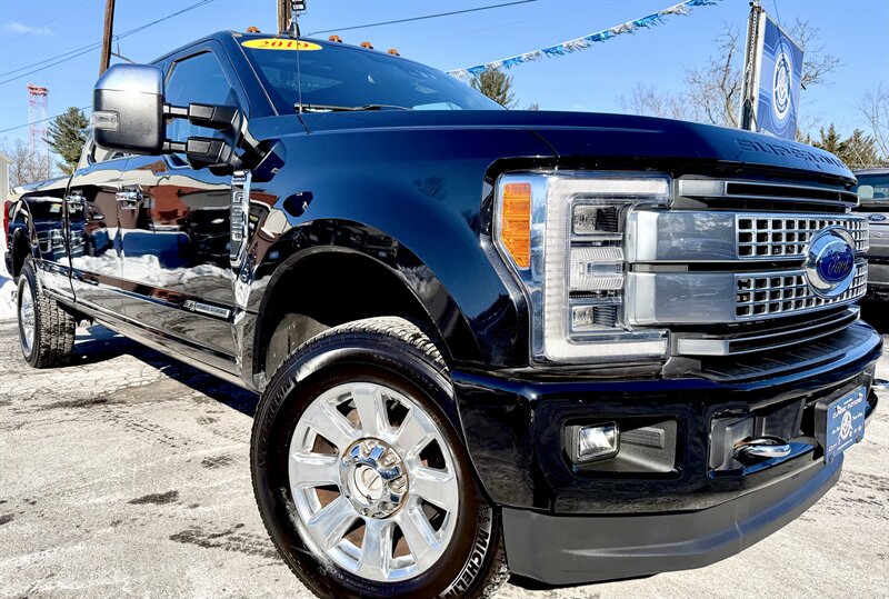 2019 Ford F-350  Crew Cab PLATINUM 4X4 - Photo 1 - Finksburg, MD 21048